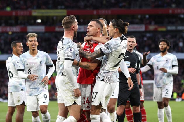 Sport Themen der Woche KW40 Sport Bilder des Tages Arsenal v Liverpool 9 October 2022, London - Premier League Football - Arsenal v Liverpool - Jordan Henderson of Liverpool and Granit Xhaka of Arsenal get into a heated argument - Photo: Charlotte Wilson Offside. London UK *** Arsenal gegen Liverpool 9. Oktober 2022, London Premier League Fußball Arsenal gegen Liverpool Jordan Henderson von Liverpool und Granit Xhaka von Arsenal geraten in einen heftigen Streit Foto Charlotte Wilson Abseits London UK  Copyright: xCharlottexWilsonx xOffsidexOffside