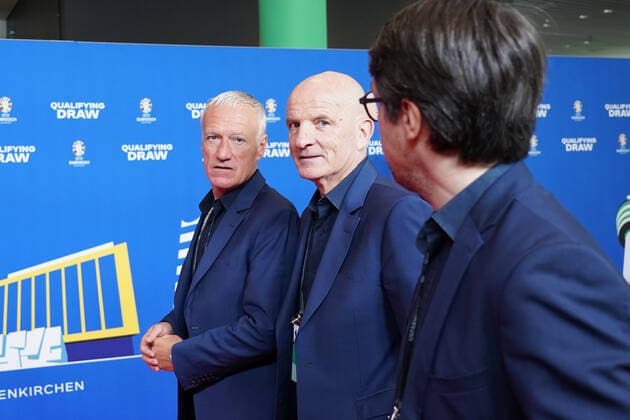 Französische Delegation mit Trainer Didier Deschamps bei der Auslosung der Qualifikationsgruppen zur Europameisterschaft 2024 in der Frankfurter Festhalle - Frankfurt 09.10.2022: EURO2024 Qualifying Draw EM 2024 Auslosung der Qualifikationsgruppen, Festhalle Frankfurt