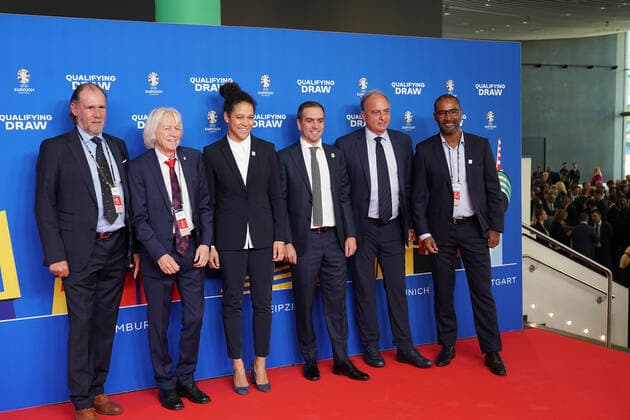 EM 2024 Botschafter Philipp Lahm und Celia Sasic begrüßen Gäste (u.a. Ex-Nationalspieler Cacau) bei der Auslosung der Qualifikationsgruppen zur Europameisterschaft 2024 in der Frankfurter Festhalle - Frankfurt 09.10.2022: EURO2024 Qualifying Draw EM 2024 Auslosung der Qualifikationsgruppen, Festhalle Frankfurt