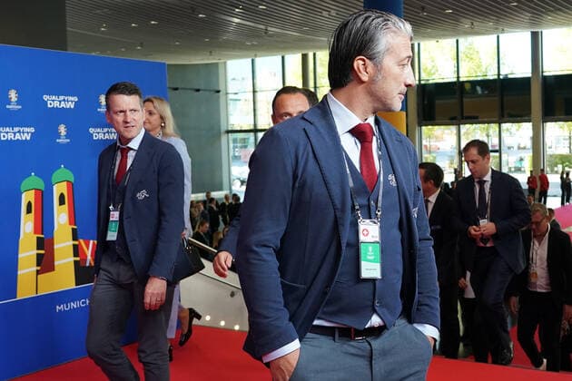 Nationaltrainer Murat Yaki (Schweiz) bei der Auslosung der Qualifikationsgruppen zur Europameisterschaft 2024 in der Frankfurter Festhalle - Frankfurt 09.10.2022: EURO2024 Qualifying Draw EM 2024 Auslosung der Qualifikationsgruppen, Festhalle Frankfurt