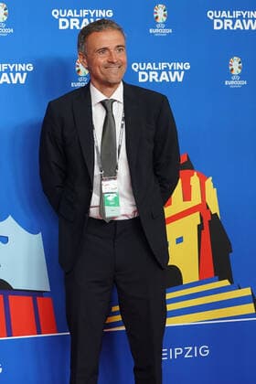 Delegation Spanien mit Nationaltrainer Luis Enrique Martinez bei der Auslosung der Qualifikationsgruppen zur Europameisterschaft 2024 in der Frankfurter Festhalle - Frankfurt 09.10.2022: EURO2024 Qualifying Draw EM 2024 Auslosung der Qualifikationsgruppen, Festhalle Frankfurt