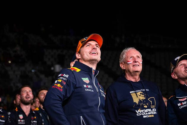 Sport Themen der Woche KW40 Sport Bilder des Tages Formula 1 2022 Honda Japanese Grand Prix 09.10.2022, Suzuka International Racing Course, Suzuka, Formula 1 2022 Honda Japanese Grand Prix , im Bild Weltmeister 2022 Max Verstappen (NEL), Oracle Red Bull Racing, Motorsportchef Dr. Helmut Marko (Red Bull Racing Honda), Technikchef Adrian Newey. *** Formula 1 2022 Honda Japanese Grand Prix 09 10 2022, Suzuka International Racing Course, Suzuka, Formula 1 2022 Honda Japanese Grand Prix , in picture World Champion 2022 Max Verstappen NEL , Oracle Red Bull Racing, Motorsport Chief Dr Helmut Marko Red Bull Racing Honda , Technical Chief Adrian Newey nordphotoxGmbHx xBratic nph00250