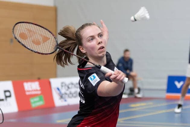 SV Fun-Ball Dortelweil - TV Refrath, Badminton-Bundesliga Julie Macpherson (SV Fun-Ball Dortelweil). Badminton-Bundesligaspiel zwischen dem SV Fun-Ball Dortelweil und dem TV Refrath am 9. Oktober 2022 in Bad Vilbel-Dortelweil., Bad Vilbel Hessen Deutschland Sporthalle der Europäischen Schule Rhein-Main