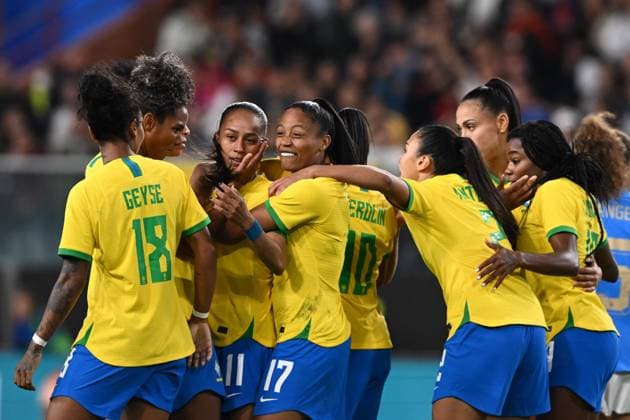 Sport Themen der Woche KW41 Sport Bilder des Tages Luigi Ferraris Stadium, Geova, Italy, 10.10.22 Brasile teammates celebrate Adriana (11 Brasile) after goal during friendly match between Italy and Brazil at Luigi Ferraris Stadium in Genova, Italy Soccer (Cristiano Mazzi SPP)  Copyright: xCristianoxMazzix xSPPx spp-en-CrMaSp-CM1_6521