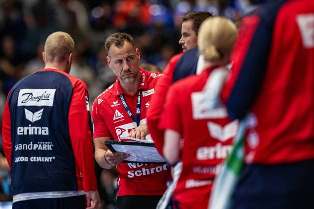 Handball I Herren I Saison 2022 2023 I LIQUI MOLY Handball-Bundesliga I 7. Spieltag I TBV Lemgo-Lippe - SG Flensburg-Handewitt I 09.10.2022 Cheftrainer Maik Machulla (SG Flensburg-Handewitt) während eines Time-Out. Lemgo Phoenix Contact Arena Nordrhein-Westfalen Deutschland Copyright: xLobecax xIngridxAnderson-Jensenx