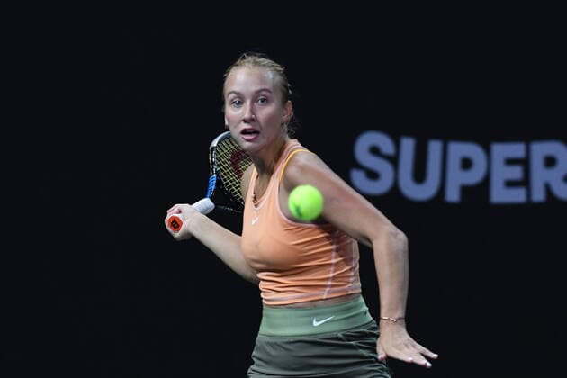 Transylvania Open: WTA, Tennis Damen 250 Tennis Damen Tournament in Cluj-Napoca, BT Arena, 8-16 October 2022 Anastasia POTAPOVA in action during her match against Ann Li , during WTA 250 Transylvania Open, held in BT Arena, Cluj Napoca 8-16 October 2022 Medias Sibiu Copyright: xANCAxTEPEIx