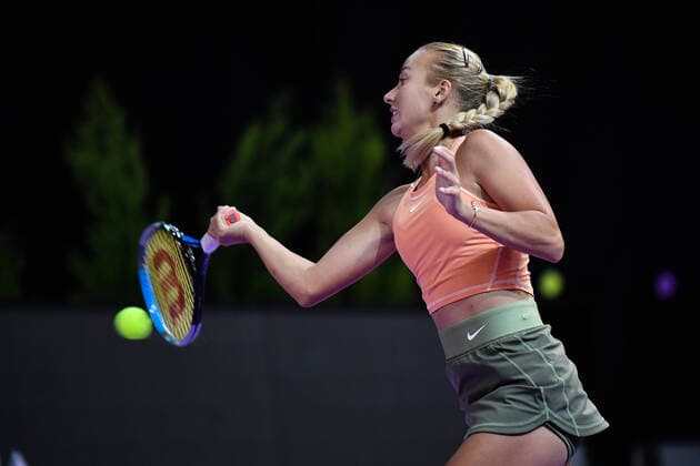 Transylvania Open: WTA, Tennis Damen 250 Tennis Damen Tournament in Cluj-Napoca, BT Arena, 8-16 October 2022 Anastasia POTAPOVA in action during her match against Ann Li , during WTA 250 Transylvania Open, held in BT Arena, Cluj Napoca 8-16 October 2022 Medias Sibiu Copyright: xANCAxTEPEIx