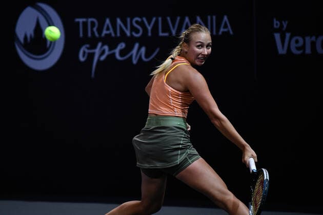 Transylvania Open: WTA, Tennis Damen 250 Tennis Damen Tournament in Cluj-Napoca, BT Arena, 8-16 October 2022 Anastasia POTAPOVA in action during her match against Ann Li , during WTA 250 Transylvania Open, held in BT Arena, Cluj Napoca 8-16 October 2022 Medias Sibiu Copyright: xANCAxTEPEIx