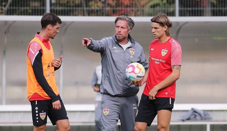 Sport Bilder des Tages BAU 11.10.2022 Stuttgart Fußball VfB Stuttgart Training , von links: Pascal Stenzel Michael Wimmer Borna Sosa *** BAU 11 10 2022 Stuttgart soccer VfB Stuttgart training , from left Pascal Stenzel Michael Wimmer Borna Sosa
