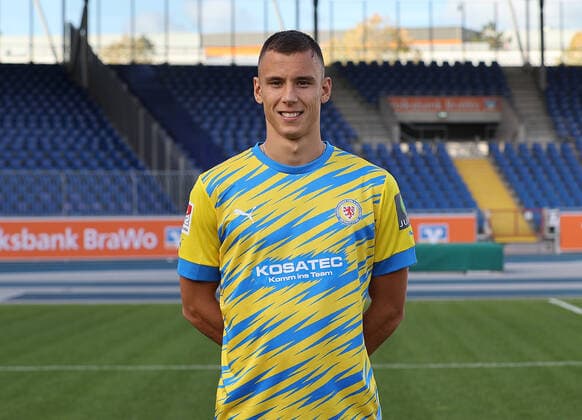 Filip Benkovic (Eintracht Braunschweig) ; Eintracht Braunschweig; 2.BL, Portraettermin 2022 2023