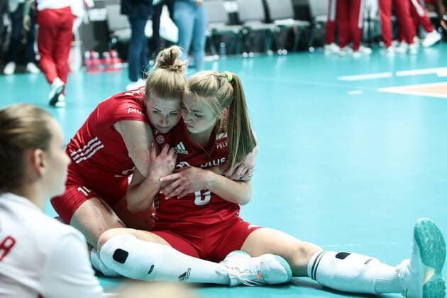 Sport Themen der Woche KW41 Sport Bilder des Tages 2022.10.11 Gliwice Siatkowka Mistrzostwa Swiata w pilce siatkowej kobiet 2022 Serbia - Polska N z placz smutek emocje Joanna Wolosz Kamila Witkowska Foto Tomasz Kudala PressFocus 2022.10.11 Gliwice Volleyball FIVB Volleyball Woman™s World Championship, WM, Weltmeisterschaft 2022 Serbia - Polska placz smutek emocje Joanna Wolosz Kamila Witkowska Credit: Tomasz Kudala PressFocus NEWSPIX.PL --- Newspix.pl  20221011PF_TK101856