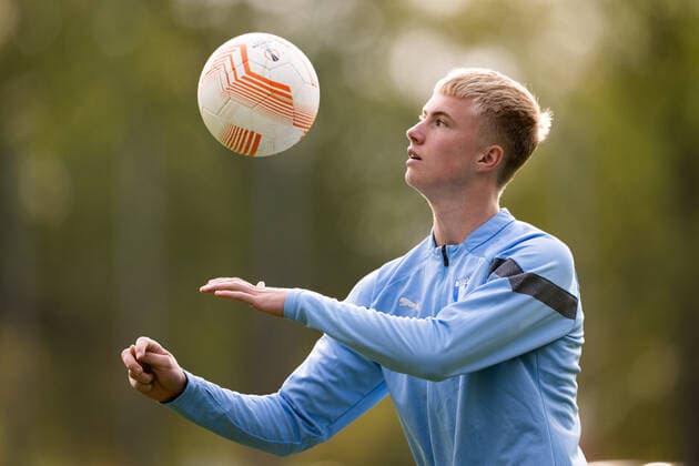221012 Daniel Tristan Gudjohnsen during a training session with Malmö FF on October 12, 2022 in Malmö. Photo: Petter Arvidson BILDBYRAN kod PA PA0413 fotboll football soccer fotball uefa europa league träning practice training malmö ff bbeng Copyright: PETTERxARVIDSON BB221012PA004