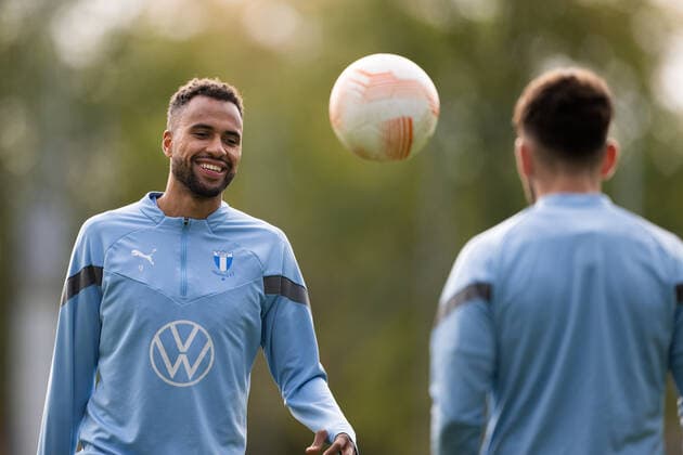 221012 Isaac Kiese Thelin during a training session with Malmö FF on October 12, 2022 in Malmö. Photo: Petter Arvidson BILDBYRAN kod PA PA0413 fotboll football soccer fotball uefa europa league träning practice training malmö ff bbeng Copyright: PETTERxARVIDSON BB221012PA016