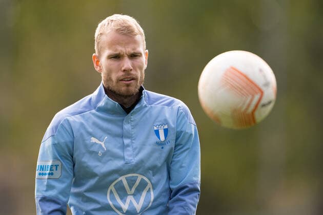 221012 Oscar Lewicki during a training session with Malmö FF on October 12, 2022 in Malmö. Photo: Petter Arvidson BILDBYRAN kod PA PA0413 fotboll football soccer fotball uefa europa league träning practice training malmö ff bbeng Copyright: PETTERxARVIDSON BB221012PA024