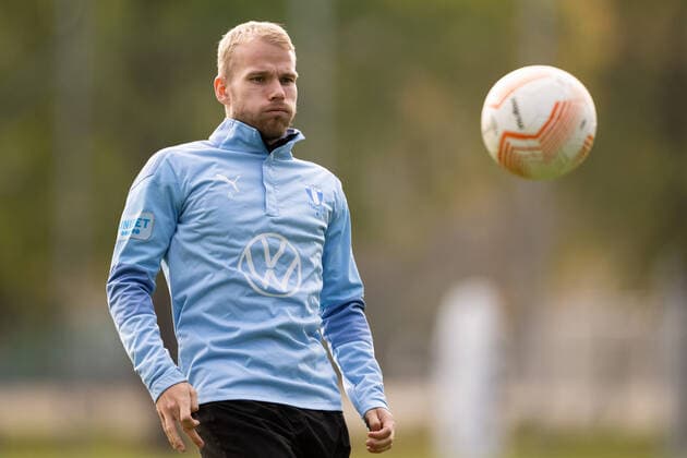 221012 Oscar Lewicki during a training session with Malmö FF on October 12, 2022 in Malmö. Photo: Petter Arvidson BILDBYRAN kod PA PA0413 fotboll football soccer fotball uefa europa league träning practice training malmö ff bbeng Copyright: PETTERxARVIDSON BB221012PA027