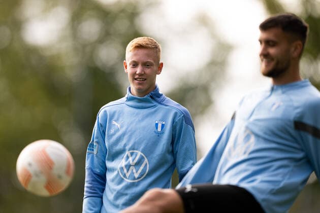221012 Hugo Larsson during a training session with Malmö FF on October 12, 2022 in Malmö. Photo: Petter Arvidson BILDBYRAN kod PA PA0413 fotboll football soccer fotball uefa europa league träning practice training malmö ff bbeng Copyright: PETTERxARVIDSON BB221012PA031
