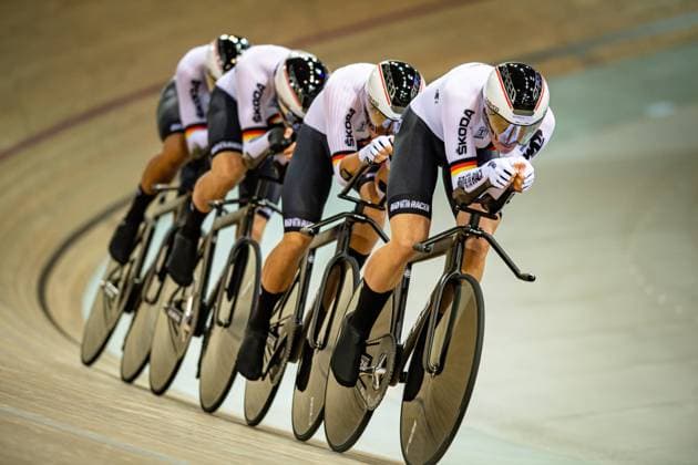 Deutschland Team Mannschaftsverfolgung UCI Track World Championships 2022 Frankreich GER - Germany, REINHARDT Theo, BUCK-GRAMCKO Tobias, HEINRICH Nicolas, ROHDE Leon Deutschland Team Bahnrad Vierer Mannschaftsverfolgung der Männer. Team pursuit qualifying (Qualifikation für die Mannschaftsverfolgung der Maänner) am 12. Oktober 2022. UCI Track World Championships 2022 (Bahnradsport-Weltmeisterschaften) im Velodrome National in Saint-Quentin-en-Yvelines (Montigny-le-Bretonneux Frankreich). Die 122. UCI-Bahn-Weltmeisterschaften 2022 finden vom 12. bis 16. Oktober 2022 statt.