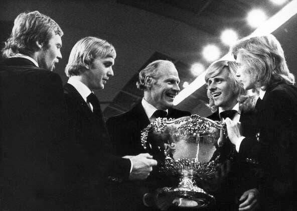 STOCKHOLM 1975 Davis Cup Sverige vs Tjeckoslovakien. Laget bestod av Ove Bengtson, Birger Andersson, ledaren Lennart Bergelin, Björn Borg och Rolf Norberg. STOCKHOLM SVERIGE x1001x