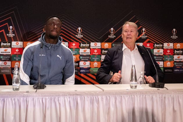221012 Goalkeeper Ismael Diawara and head coach Age Hareide during a press conference, PK, Pressekonferenz with Malmö FF on October 12, 2022 in Berlin. Photo: Petter Arvidson BILDBYRAN kod PA PA0414 fotboll football soccer fotball uefa europa league presskonferens press conference malmö ff bbeng Copyright: PETTERxARVIDSON BB221012PA132