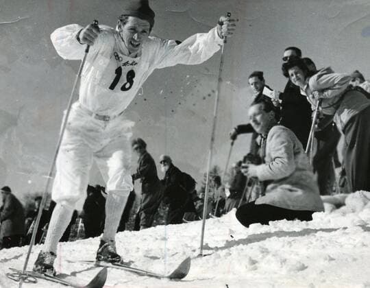 S:t Moritz 1948. Martin Lundström pa väg mot mal som segrare pa 18 km i de olympiska vinterspelen S:t Moritz. Nils Östensson blev tvaa och Gunnar Eriksson trea. SWITZERLAND SKIDOR x190x *** St. Moritz 1948 Martin Lundström on his way to the finish as winner of 18 km in the Olympic Winter Games St. Moritz Nils Östensson was second and Gunnar Eriksson third SWITZERLAND SKIING x190x  Copyright: xPRESSENSxBILD TTx MARTIN LUNDSTRÖM