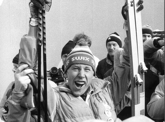 SARAJEVO 19840216 - Gunde Svan jublar efter OS-segern i skidstafetten. SARAJEVO JUGOSLAVIEN OS x1003x *** SARAJEVO 19840216 Gunde Svan celebrates after the Olympics the victory in the ski relay SARAJEVO YUGOSLAVIA Olympics x1003x  Copyright: xHansxTxDahlskogx OS 1984 STAFETT HERRAR