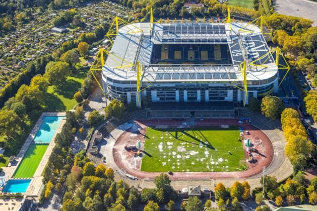 Luftbild, Stadion Rote Erde Modernisierung und Renovierung, nebenan das Bundesligastadion Signal Iduna Park, BVB Borussia Dortmund, Westfalenhalle, Dortmund, Ruhrgebiet, Nordrhein-Westfalen, Deutschland !ACHTUNGxMINDESTHONORARx60xEURO!
