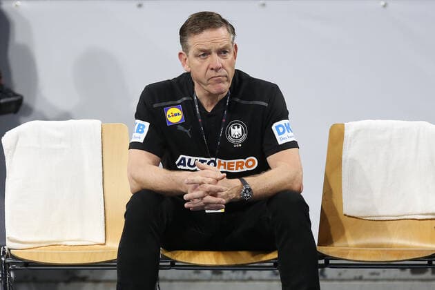 Sport Themen der Woche KW41 Sport Bilder des Tages Deutschland - Schweden, EHF Euro Cup Trainer Alfred Gislason (Deutschland) . Handball-Länderspiel zwischen Deutschland und Schweden am 13. Oktober 2022 in Mannheim., Mannheim Baden-Württemberg Deutschland SAP Arena *** Germany Sweden, EHF Euro Cup coach Alfred Gislason Germany Handball international match between Germany and Sweden on 13 October 2022 in Mannheim , Mannheim Baden Württemberg Germany SAP Arena