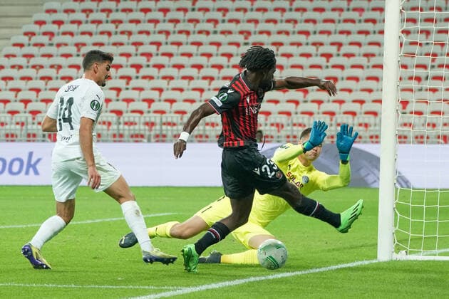 Jordan Lotomba (OGC Nice) - Filip Nguyen (Slovacko) FOOTBALL : OGC Nice vs Slovacko - europa conference league - Phase de groupe - Nice - 13 10 2022 NorbertScanella Panoramic 