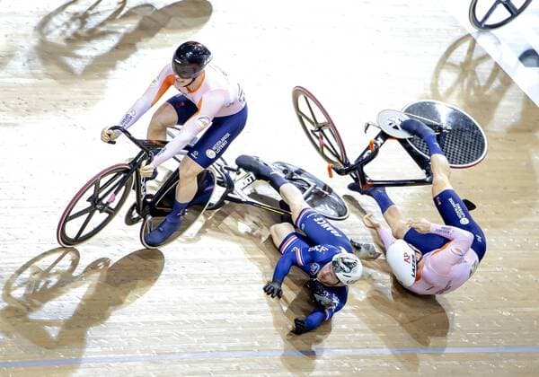 Sport Themen der Woche KW41 SAINT-QUENTIN-EN-YVELINES - Harrie Lavreysen (l) and Jeffrey Hoogland (r) after the finish in the men s keirin event of the second day of the UCI Track cycling, Rad, Radsport, Bahnrad, Bahn World Championships. ANP ROBIN VAN LONKHUIJSEN xVIxANPxSportx xxANPxIVx *** SAINT QUENTIN EN YVELINES Harrie Lavreysen l and Jeffrey Hoogland r after the finish in the men s keirin event of the second day of the UCI Track Cycling World Championships ANP ROBIN VAN LONKHUIJSEN xVIxANPxSportx xxANPxIVx 456163960 originalFilename: 456163960.jpg