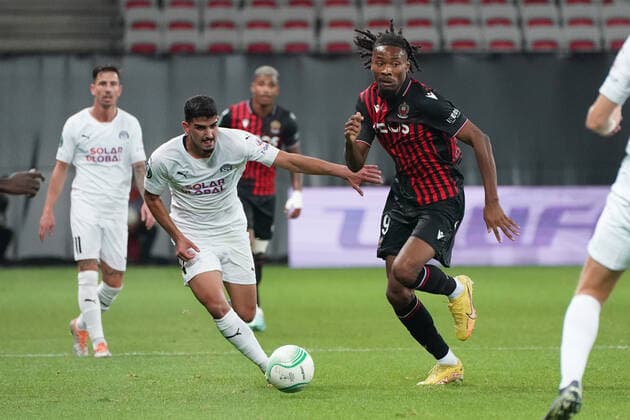 Khephren Thuram (OGC Nice) - Patrik Simko (Slovacko) FOOTBALL : OGC Nice vs Slovacko - europa conference league - Phase de groupe - Nice - 13 10 2022 NorbertScanella Panoramic 
