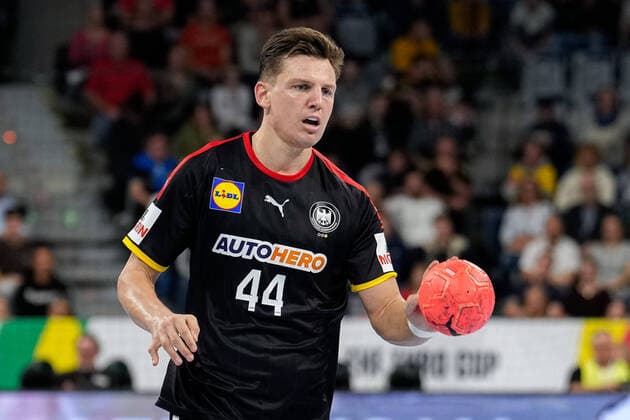 Christoph Steinert (DHB, 44), am Ball, Einzelbild, Einzelfoto, Aktion, Action, 13.10.2022, Mannheim (Deutschland), Handball, EHF Euro Cup, Deutschland - Schweden