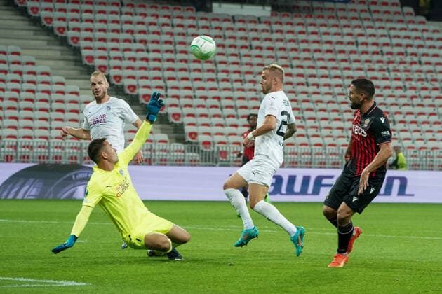Andy Delort (OGC Nice) - Filip Nguyen (Slovacko) FOOTBALL : OGC Nice vs Slovacko - europa conference league - Phase de groupe - Nice - 13 10 2022 NorbertScanella Panoramic 