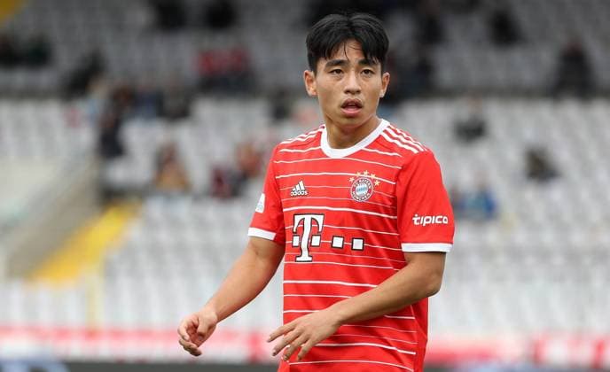 v.li.: Hyun-ju Lee (FC Bayern München II), Einzelbild, 09.10.2022, München (Deutschland), Fussball, Regionalliga Bayern, FC Bayern München II - FC Würzburger Kickers, DFB DFL REGULATIONS PROHIBIT ANY USE OF PHOTOGRAPHS AS IMAGE SEQUENCES AND OR QUASI-VIDEO. *** v li Hyun ju Lee FC Bayern München II , single image, 09 10 2022, Munich Germany , football, Regionalliga Bayern, FC Bayern München II FC Würzburger Kickers, DFB DFL REGULATES PROHIBIT ANY USE OF PHOTOGRAPHS AS IMAGE SEQUENCES AND OR QUASI VIDEO xfsx