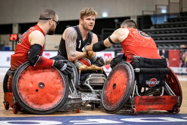 Canada vs. New Zealand, 2022 Wheelchair Rugby World Championship, WM, Weltmeisterschaft Vejle; 15.10.22 Anthony Letourneau (no. 21, Team Canada), Cameron Leslie (no. 01, Team New Zealand), Mike Whitehead (no. 08, Team Canada) Copyright: xBEAUTIFULxSPORTS MarioxM.xKobergx