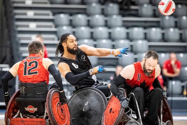 Canada vs. New Zealand, 2022 Wheelchair Rugby World Championship, WM, Weltmeisterschaft Vejle; 15.10.22 Patrice Dagenais (no. 12, Team Canada), Hayden Barton-Cootes (no. 06, Team New Zealand), Fabien Lavoie (no. 11, Team Canada) Copyright: xBEAUTIFULxSPORTS MarioxM.xKobergx
