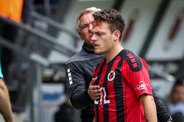 Sport Themen der Woche KW41 3. Fussball Bundesliga; Viktoria Koeln - SV Elversberg; 15.10.2022 Olaf Janssen (Cheftrainer FC Viktoria Koeln) schaut nach Patrick Sontheimer (FC Viktoria Koeln 6); 3. Fussball Bundesliga; Viktoria Koeln - SV Elversberg am 15.10.2022 im Sportpark Hoehenberg in Koeln (Nordrhein-Westfalen). DFL REGULATIONS PROHIBIT ANY USE OF PHOTOGRAPHS AS IMAGE SEQUENCES AND OR QUASI-VIDEO. *** 3 Soccer Bundesliga Viktoria Koeln SV Elversberg 15 10 2022 Olaf Janssen head coach FC Viktoria Koeln looks after Patrick Sontheimer FC Viktoria Koeln 6 3 Soccer Bundesliga Viktoria Koeln SV Elversberg on 15 10 2022 at Sportpark Hoehenberg in Koeln North Rhine Westphalia DFL REGULATES PROHIBIT ANY USE OF PHOTOGRAPHS AS IMAGE SEQUENCES AND OR QUASI VIDEO Copyright: xBEAUTIFULxSPORTS AxelxKohringx