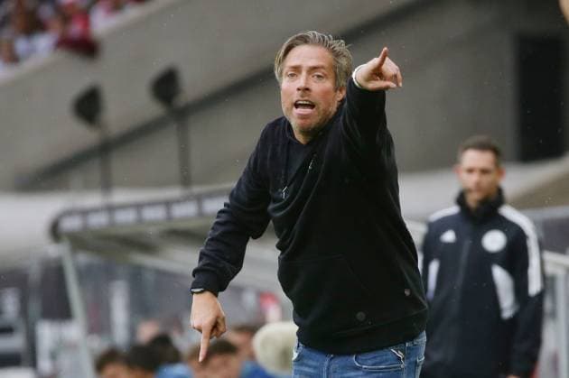 Sport Themen der Woche KW41 15.10.2022, Deutschland, Stuttgart, Fußball Bundesliga, Saison 2022 2023, VfB Stuttgart vs. VfL Bochum, Michael Wimmer ( VfB ) Gemäß den Vorgaben der DFL Deutsche Fußball Liga ist es untersagt, in dem Stadion und oder vom Spiel angefertigte Fotoaufnahmen in Form von Sequenzbildern und oder videoähnlichen Fotostrecken zu verwerten bzw. verwerten zu lassen. *** 15 10 2022, Germany, Stuttgart, Fußball Bundesliga, Saison 2022 2023, VfB Stuttgart vs VfL Bochum, Michael Wimmer VfB In accordance with the regulations of the DFL Deutsche Fußball Liga, it is prohibited to exploit or have exploited photographs taken in the stadium and or of the match in the form of sequential images and or video-like photo spreads