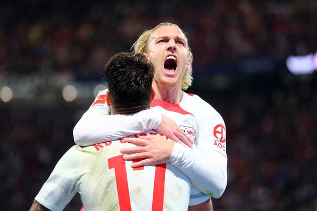 Sport Themen der Woche KW41 RB Leipzig - Hertha BSC 15.10.2022 Leipzig, 15.10.2022, Red Bull Arena, Fussball, Bundesliga, Spieltag 10 , RB Leipzig vs. Hertha BSC Berlin , Tor für Leipzig zum 1:0. Im Bild: Torschütze Emil Forsberg (re., 10, RB Leipzig) jubelt mit Dominik Szoboszlai (17, RB Leipzig). , *** RB Leipzig Hertha BSC 15 10 2022 Leipzig, 15 10 2022, Red Bull Arena, Football, Bundesliga, Matchday 10 , RB Leipzig vs Hertha BSC Berlin , Goal for Leipzig to 1 0 In the picture scorer Emil Forsberg re , 10, RB Leipzig cheers with Dominik Szoboszlai 17, RB Leipzig , Picture Point