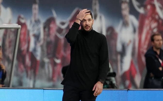 Sport Themen der Woche KW41 Sport Bilder des Tages Trainer Sandro Schwarz enttäuscht Enttäuschung Fußball Fussball DFL Bundesliga Herren Saison 2022 2023 15.10.2022 RasenBallsport RB Leipzig RBL vs. Hertha BSC Berlin DFL regulations prohibit any use of photographs as image sequences and or quasi-video. *** Coach Sandro Schwarz disappointed disappointment Sports Football Soccer DFL Bundesliga Men Season 2022 2023 15 10 2022 RasenBallsport RB Leipzig RBL vs Hertha BSC Berlin DFL regulations prohibit any use of photographs as image sequences and or quasi video