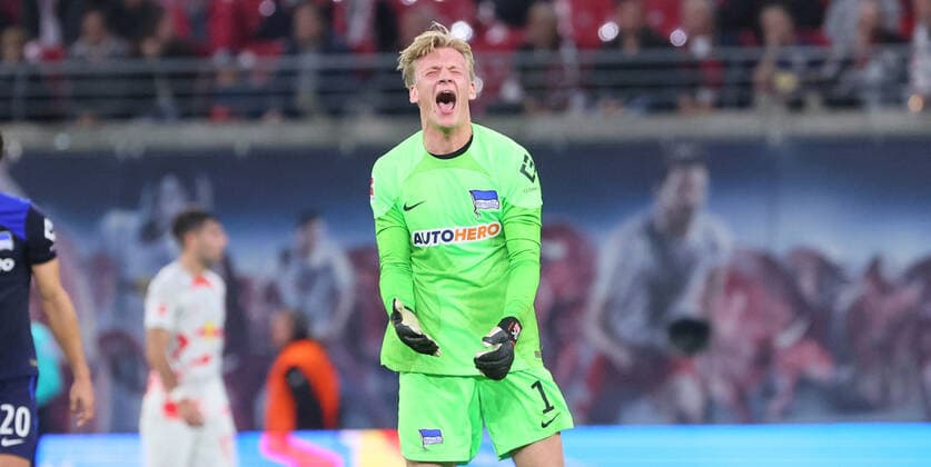 Sport Themen der Woche KW41 RB Leipzig - Hertha BSC 15.10.2022 Leipzig, 15.10.2022, Red Bull Arena, Fussball, 1.Bundesliga,10.Spieltag , RB Leipzig vs. Hertha BSC Berlin 3:2 (3:0) , Im Bild: Enttäuschung bei Torwart Oliver Christensen (1, Berlin). , DFL regulations prohibit any use of photographs as image sequences and or quasi-video. , *** RB Leipzig Hertha BSC 15 10 2022 Leipzig, 15 10 2022, Red Bull Arena, Football, 1 Bundesliga,10 Spieltag , RB Leipzig vs Hertha BSC Berlin 3 2 3 0 , In picture disappointment at goalkeeper Oliver Christensen 1, Berlin , DFL regulations prohibit any use of photographs as image sequences and or quasi video , Picture Point