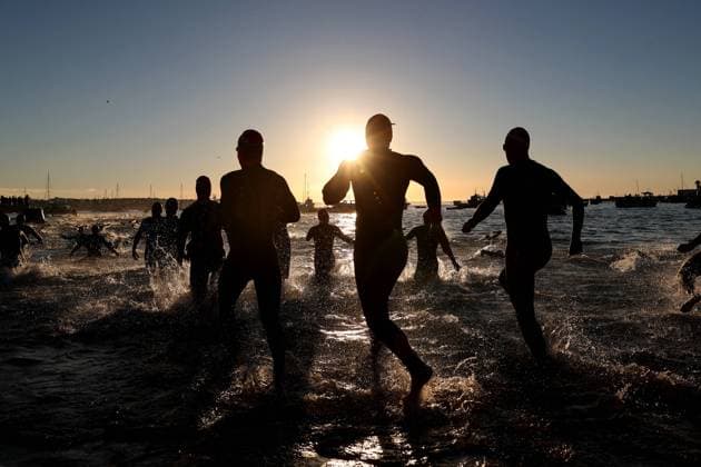October 15, 2022, Lisbon, Portugal: Athletes compete during the 2022 IRONMAN Portugal Cascais in Lisbon, Portugal, on October 15, 2022. Lisbon Portugal - ZUMAf123 20221015_zap_f123_012 Copyright: xPedroxFiuzax