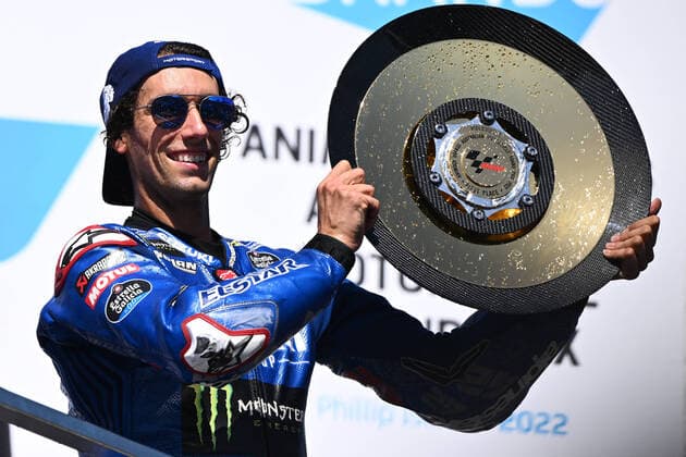 Bilder des Jahres, Sport 10 Oktober Sport Themen der Woche KW41 Sport Bilder des Tages AUSTRALIAN MOTOGP, Alex Rins of Spain riding for Team Suzuki MotoGP celebrates winning the MotoGP race at the Australian Motorcycle Grand Prix at the Phillip Island Grand Prix Circuit on Phillip Island, Victoria, Sunday, October 16, 2022. ( NO ARCHIVING, EDITORIAL USE ONLY, NO USE IN BOOKS WITHOUT CONSENT PHILLIP ISLAND VICTORIA AUSTRALIA  Copyright: xJOELxCARRETTx 20221016001717466911