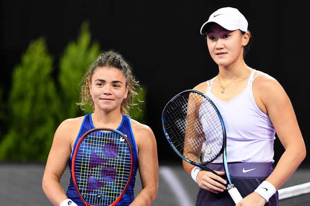 Transylvania Open: WTA, Tennis Damen 250 Tennis Damen Tournament in Cluj-Napoca, BT Arena, 8-16 October 2022 Semi-finals: Jasmine Paolini (L) and Xiyu Wang during WTA 250 Transylvania Open, held in BT Arena, Cluj Napoca 8-16 October 2022 Cluj-Napoca Cluj Copyright: xANCAxTEPEIx