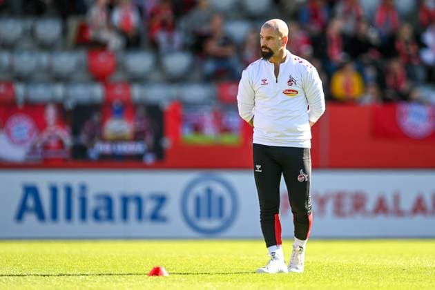 Trainer Sascha Glass (Köln) Freisteller, Ganzkörper, Einzelbild, Aktion, Action, 16.10.2022, München (Deutschland), Fussball, Flyeralarm Frauen-Bundesliga, FC Bayern München - 1. FC Köln, DFB DFL REGULATIONS PROHIBIT ANY USE OF PHOTOGRAPHS AS IMAGE SEQUENCES AND OR QUASI-VIDEO.