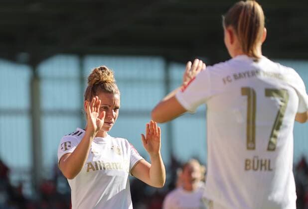 Bayerns 10 Linda DALLMAN nach ihrem Treffer zum 1:0. Fußball der Frauen, FC Bayern - Koeln, am 16.10.2022. Frauenfußball Bundesliga, FC Bayern München - 1.FC Köln, Saison 2022-2023, in Muenchen, F C B A Y E R N C A M P U S, Deutschland. Quelle Copyright Credit : Oryk HAIST