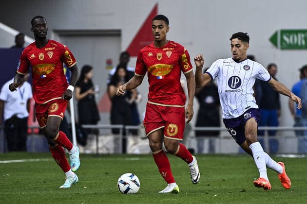 Fußball, FC Toulouse - SCO Angers Yan Valery (sco) FOOTBALL : Toulouse vs Angers - 11eme Journee de L1 UBEREATS - Toulouse - 16 10 2022 ThierryBreton Panoramic 
