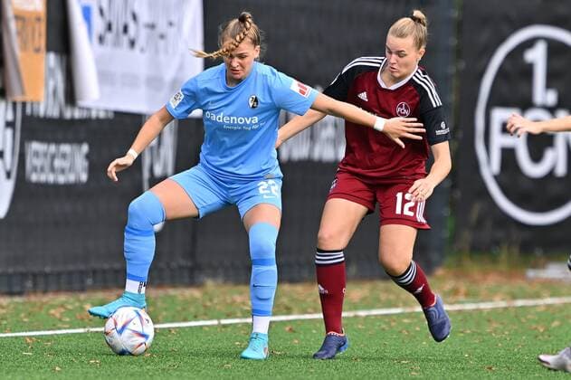 16.10.2022 - Fussball - Saison 2022 2023 - 2. Frauen - Fussball - 2. Bundesliga - 5. Spieltag - 1. FC Nürnberg FCN ( Club ) - SC Freiburg II - -Melina Laura Reuter (22, SC Freiburg II ) Amelie Thöle Thoele (12, 1. FC Nürnberg FCN )