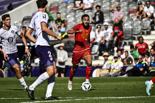 Fußball, FC Toulouse - SCO Angers Sofiane Boufal (sco) FOOTBALL : Toulouse vs Angers - 11eme Journee de L1 UBEREATS - Toulouse - 16 10 2022 ThierryBreton Panoramic 