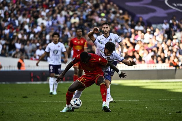 Fußball, FC Toulouse - SCO Angers Abdallah Sima (sc) FOOTBALL : Toulouse vs Angers - 11eme Journee de L1 UBEREATS - Toulouse - 16 10 2022 ThierryBreton Panoramic 