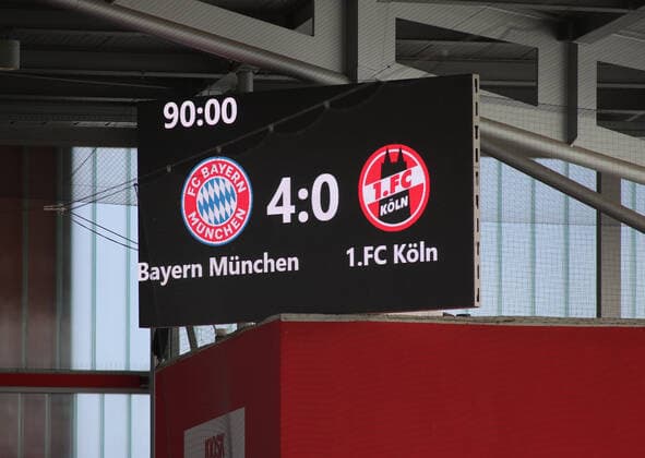 München, Deutschland 16. Oktober 2022: Fussball, Frauen Bundesliga, Saison 2022 2023, FC Bayern München - 1.FC Köln, Campus Endstand auf der Anzeigetafel 4:0 DFB regulations prohibit any use of photographs as image sequences and or quasi-video